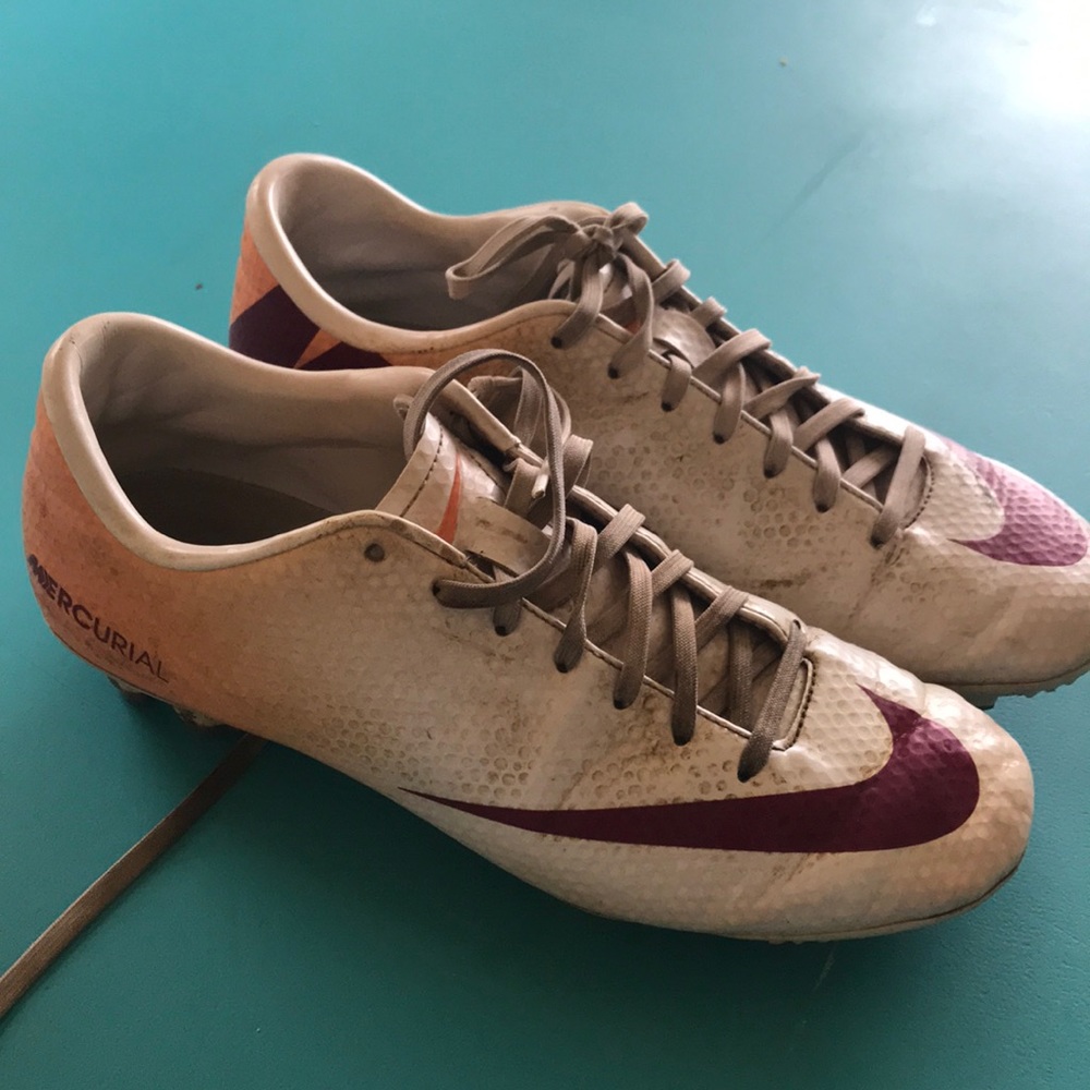Nike cleats size 8 women’s soccer